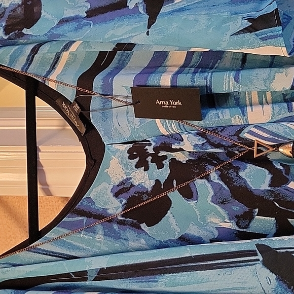 ARNA YORK COLLECTION TOP - Picture 2 of 7